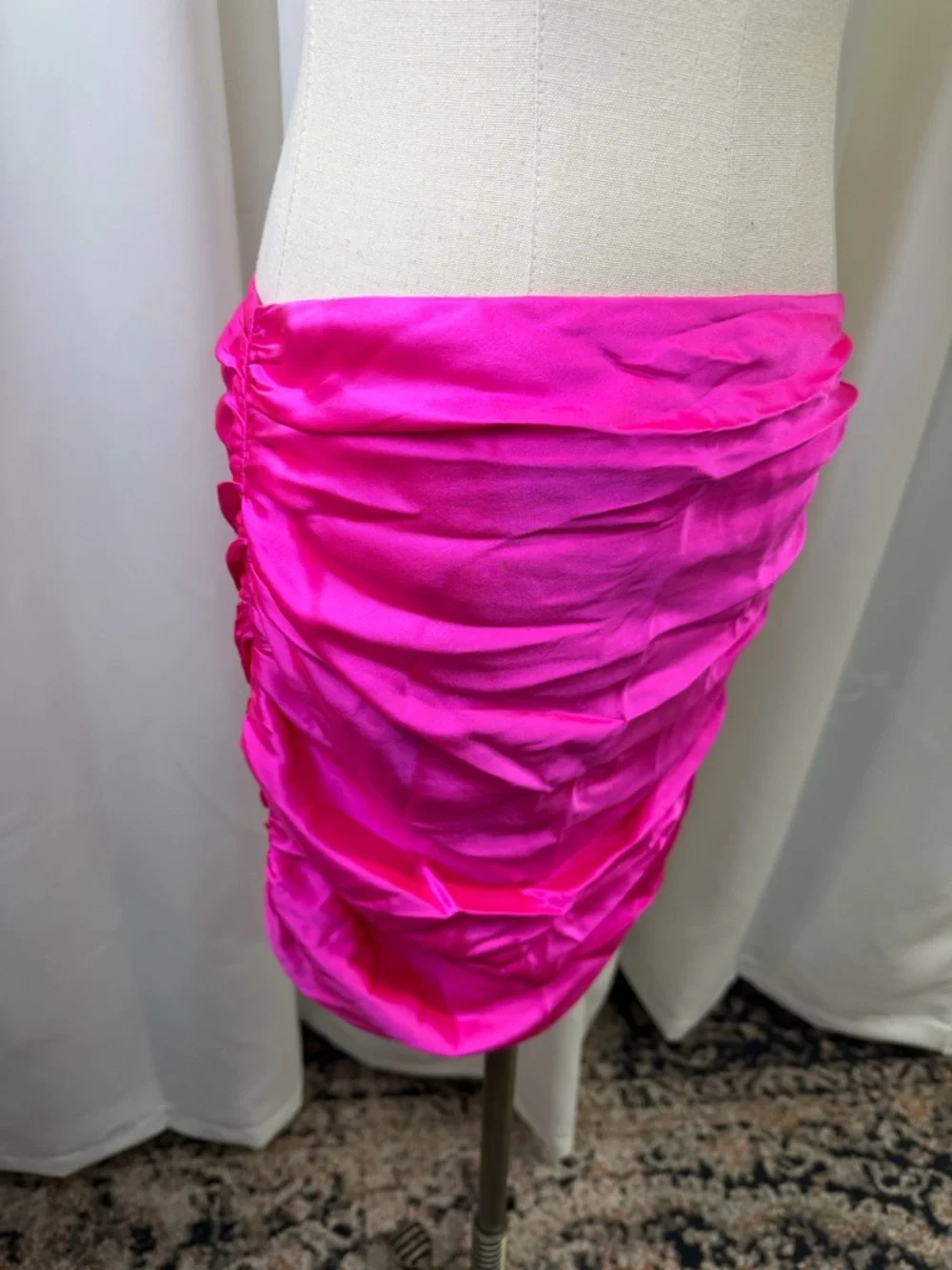 NWT Michelle Mason ‘Ruched Silk-Satin Mini Skirt’ in “Bright Pink” Size 8